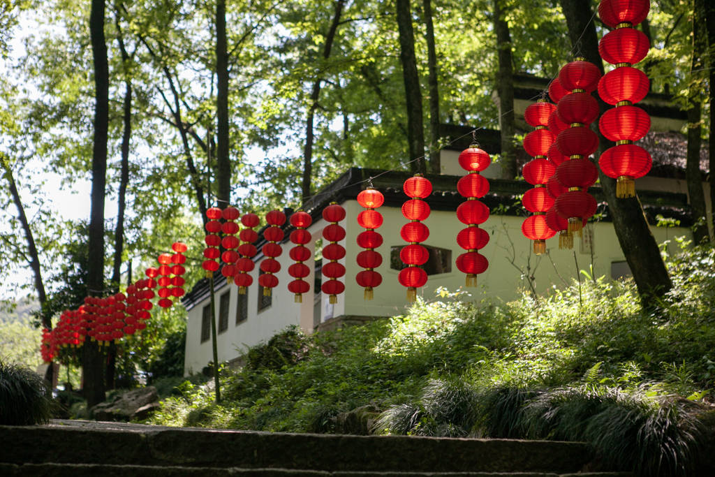 杭州旅游|杭州旅游打卡点:灵山风情小镇,1500年历史灵山洞值得打卡