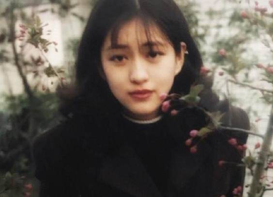 因为50岁辣妈火了，和24岁女儿站在一起龄成谜，网友：风韵犹存