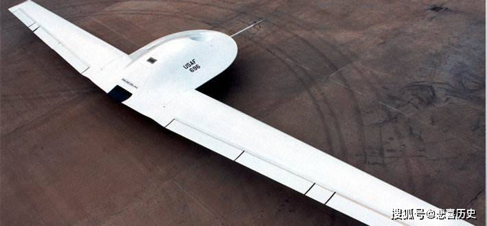采用了无尾式翼身融合体设计;机翼的平面形状基本为矩形,前缘后掠角4