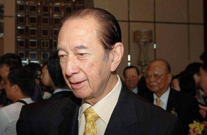 原创澳门街市伟身家百亿跟大姐大谈恋爱晚年却发现儿女非亲生