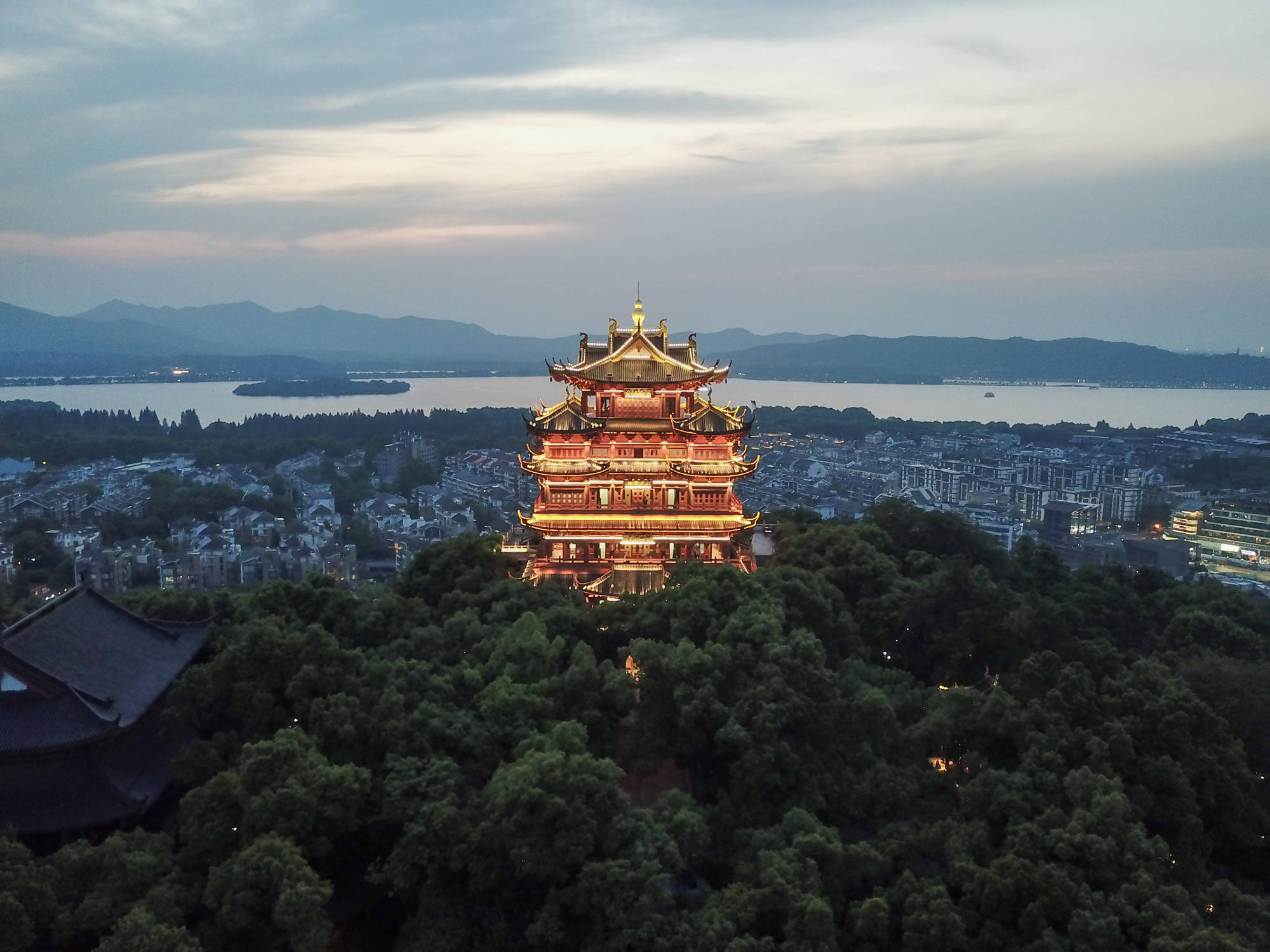 宋朝|杭州闹市区藏了一个亭子，是看西湖的最佳景点，很多游客不知道