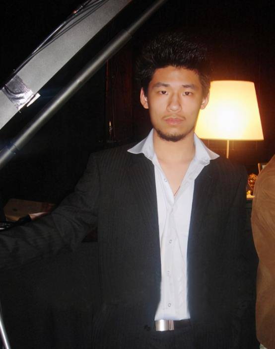 错过了再次遇见爱情的好时机,如今63的王星军既能当演员,编剧,导演,也