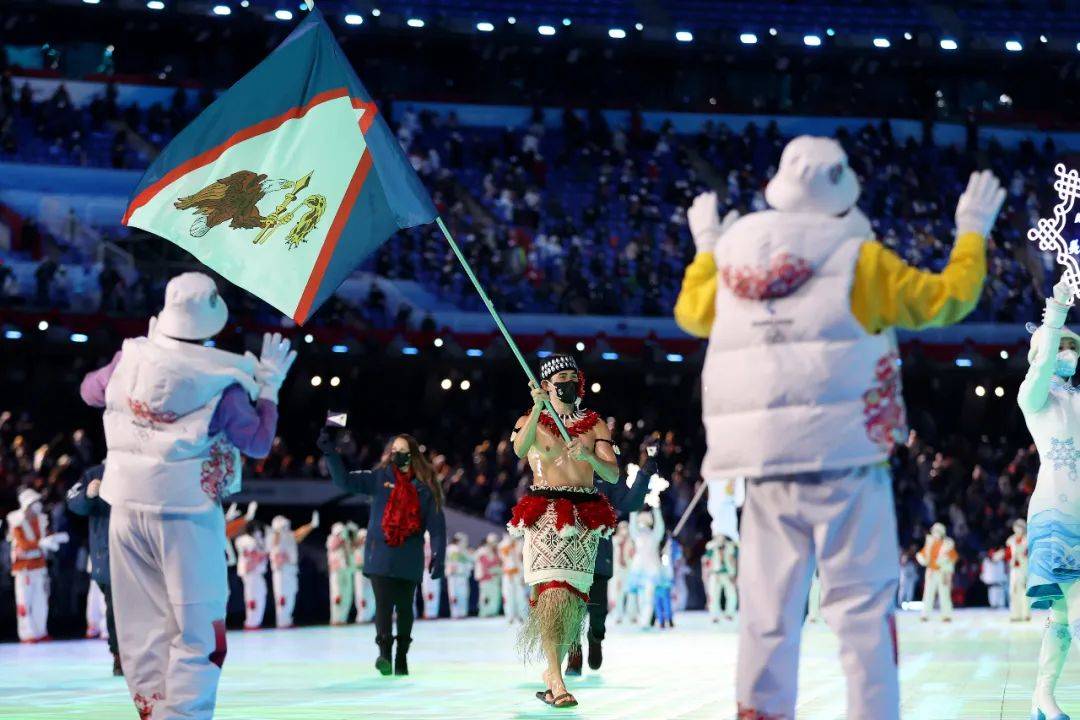 羽绒服|冬奥会各国羽绒服：中国队安踏，加拿大Lululemon，美国拉夫劳伦…