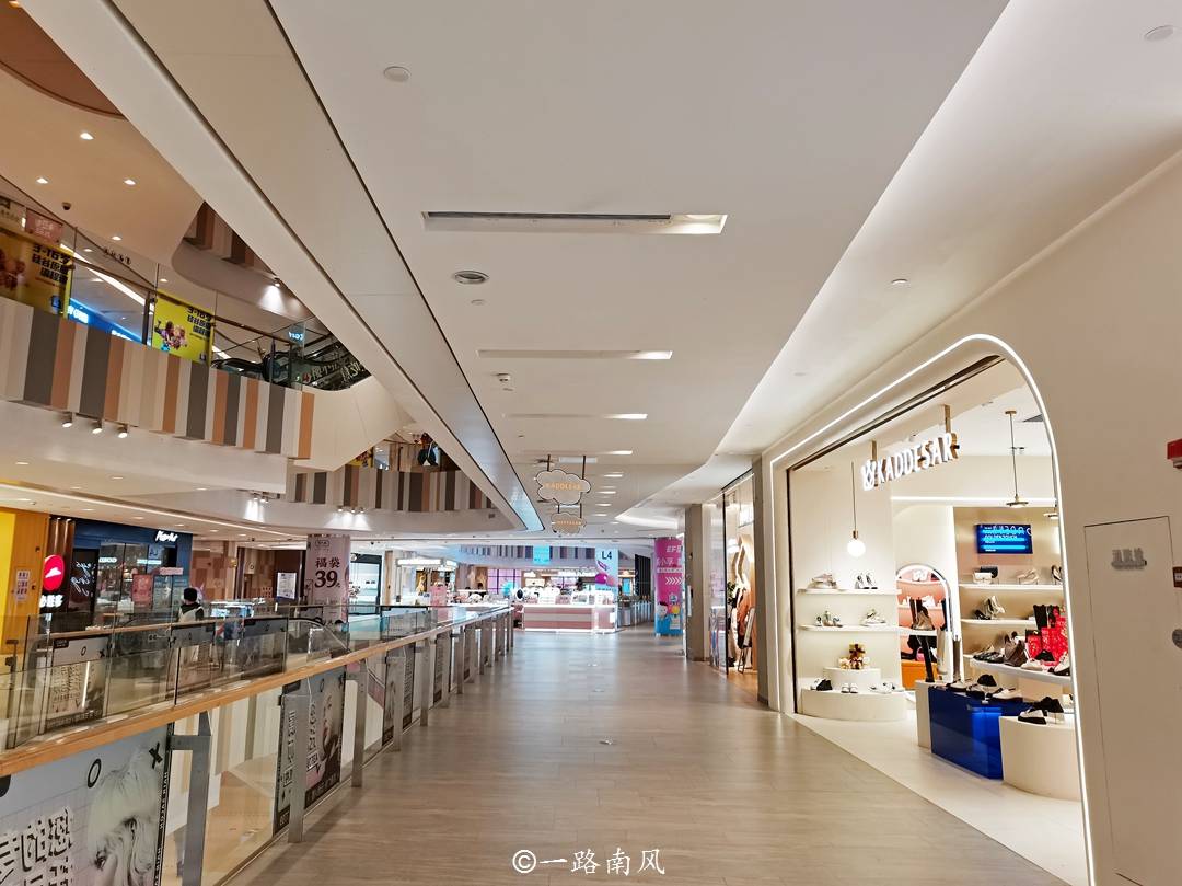 新城|广州近郊招牌商场，坐拥白云新城C位，旁边发展了二十年还是工地