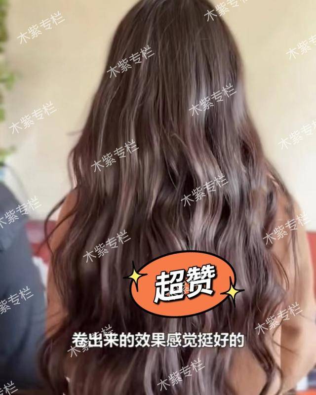 发型妹妹订婚想换个发型，理发师哥哥用小砍斧给她烫头，网友赞真好看