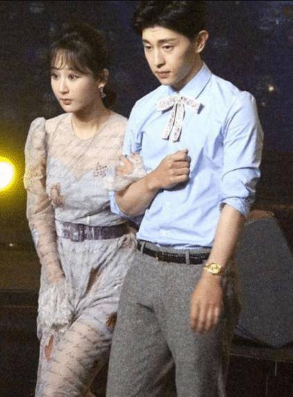 并且跟喜爱的超级偶像在一起都感觉很适合不容易嫉妒,大约杨紫一定会