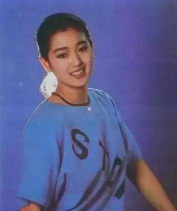 青春53岁巩俐出道32年，身材容颜依旧宛若少女，吃了什么长生不老药？