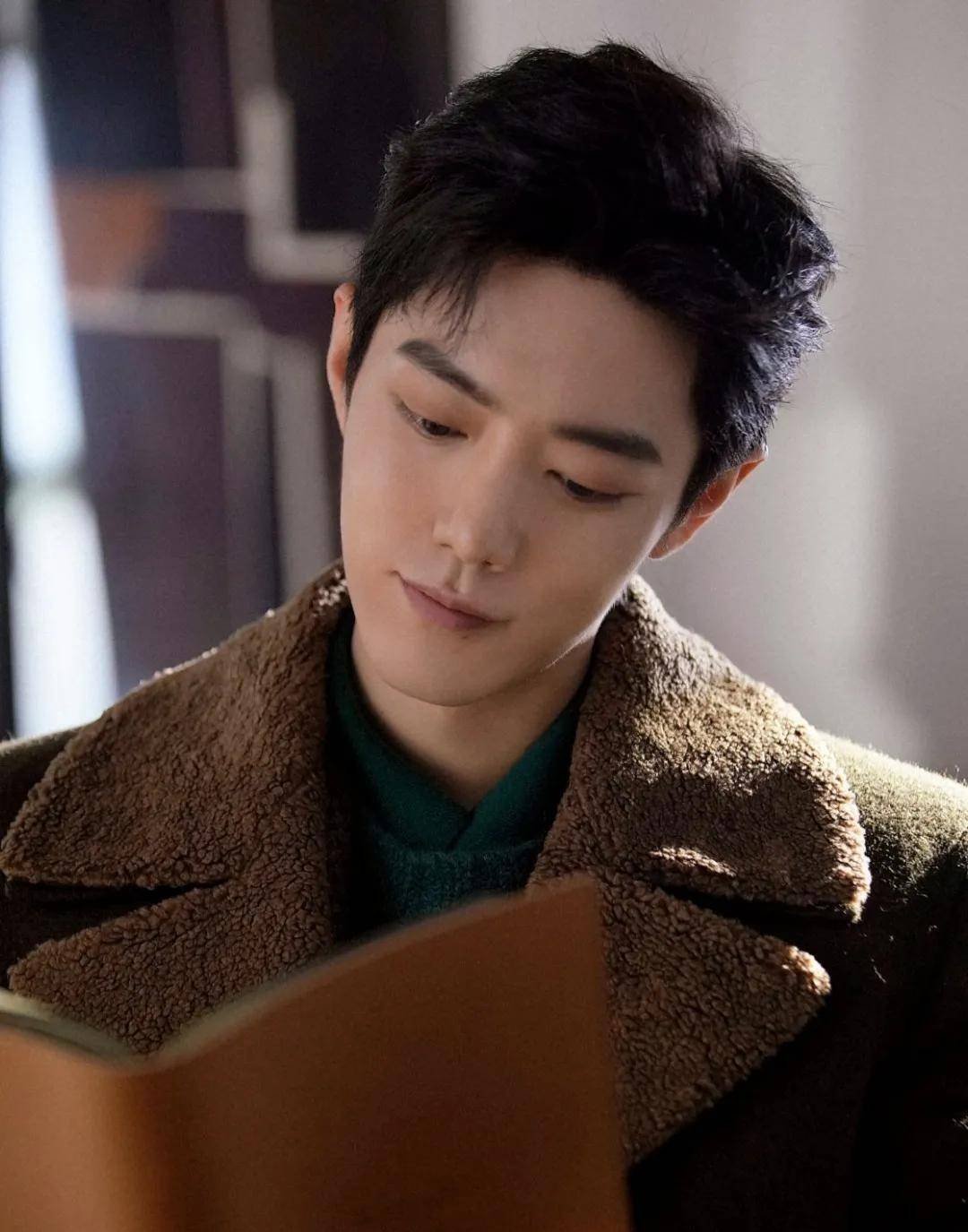 微博之夜杨紫肖战李现完整版 30a543a996b048caa77e61c92f71479f.jpeg