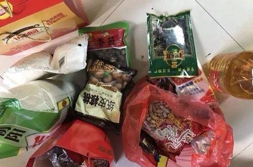 大盒|网友们晒公司发的年货，差距真不大，都是日常所需，真接地气