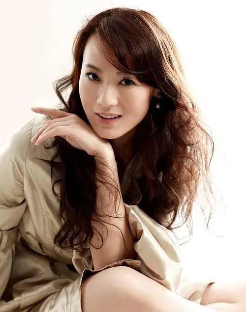 48岁tvb绿叶康华出道25年不愠不火如今单身多年未嫁