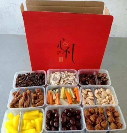 大盒|网友们晒公司发的年货，差距真不大，都是日常所需，真接地气