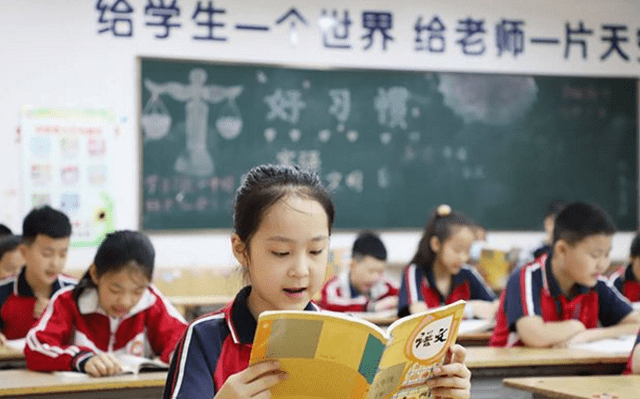 最近比较火的书小学 2985af57ff2741e6912c9f168149850c.png