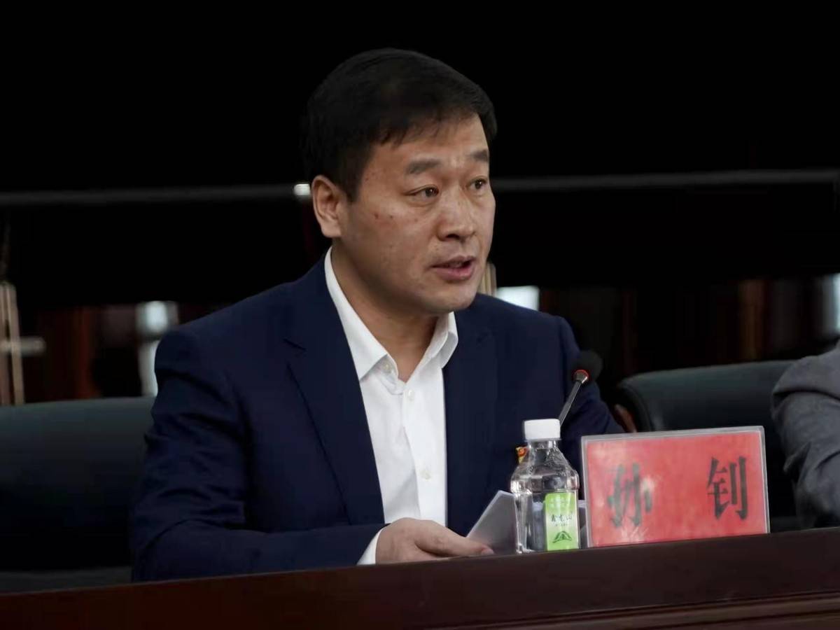 孙钊指出,当前,阿城正处于奋起直追,缩小差距的关键期;大有可为,大有