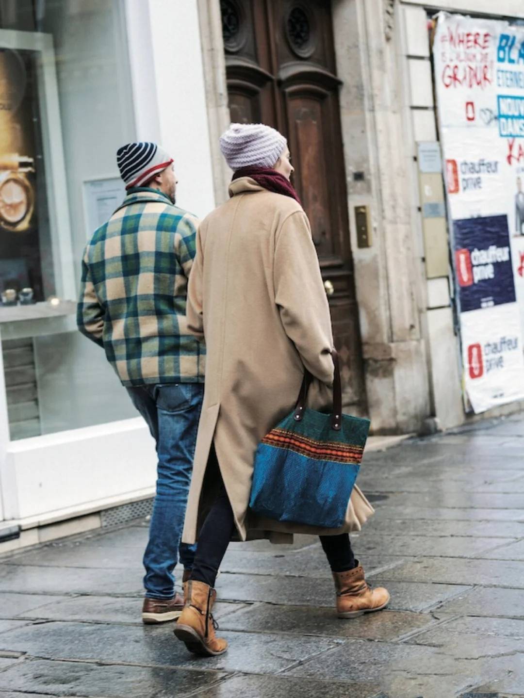 黑色 巴黎“素人”才是真会穿，冬季街头随意一个镜头，都超级随性优雅