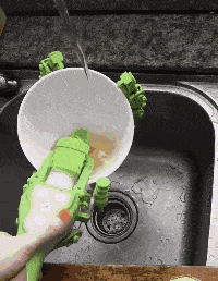 原创搞笑gif作为一个中国人用筷子灵活性不如一个外国人