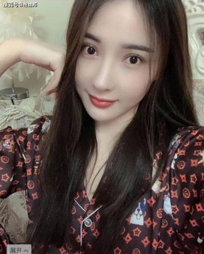 原创阿哲老婆姗姗前职业曝光并非是网传的车模而是短道速滑运动员