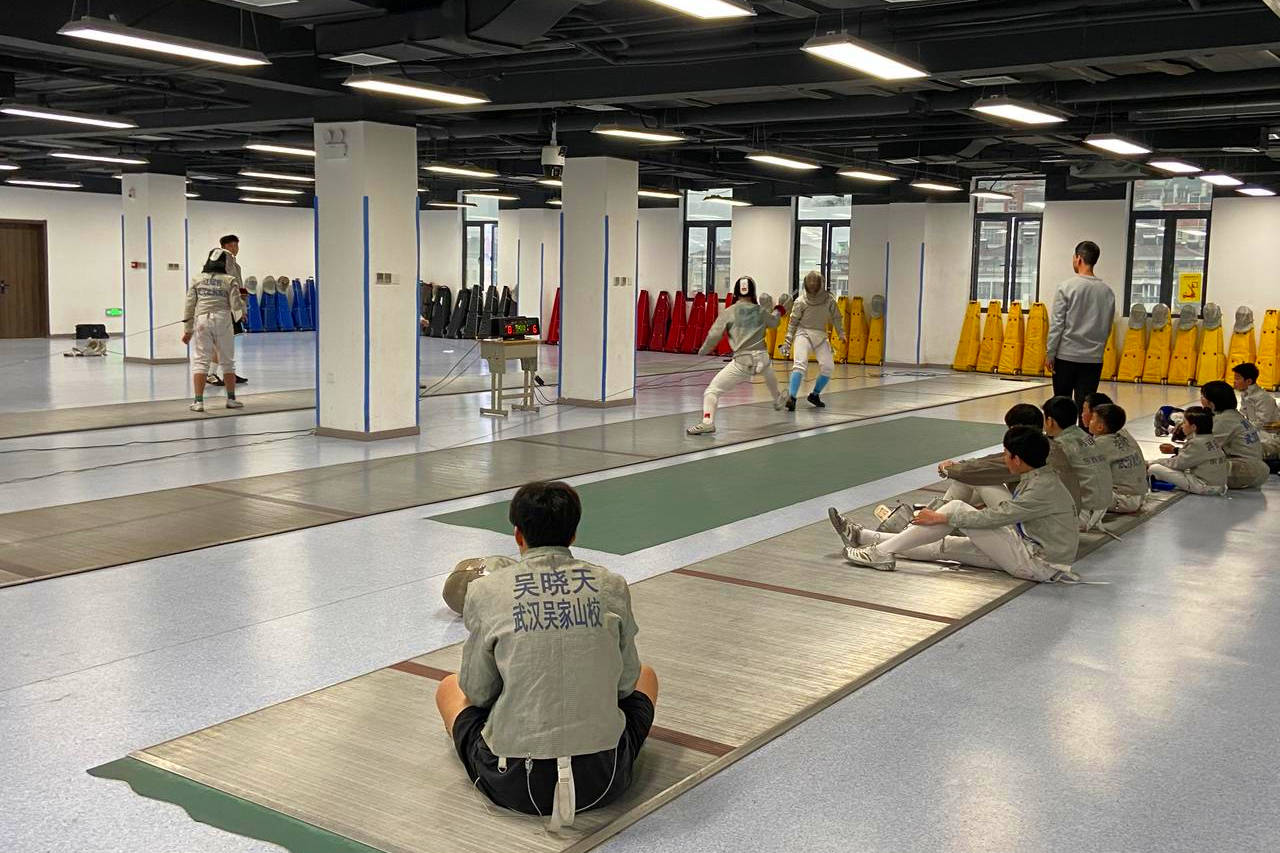 刻苦训练,武汉吴家山三中击剑队,备战全国中学生锦标赛_正在进行_中
