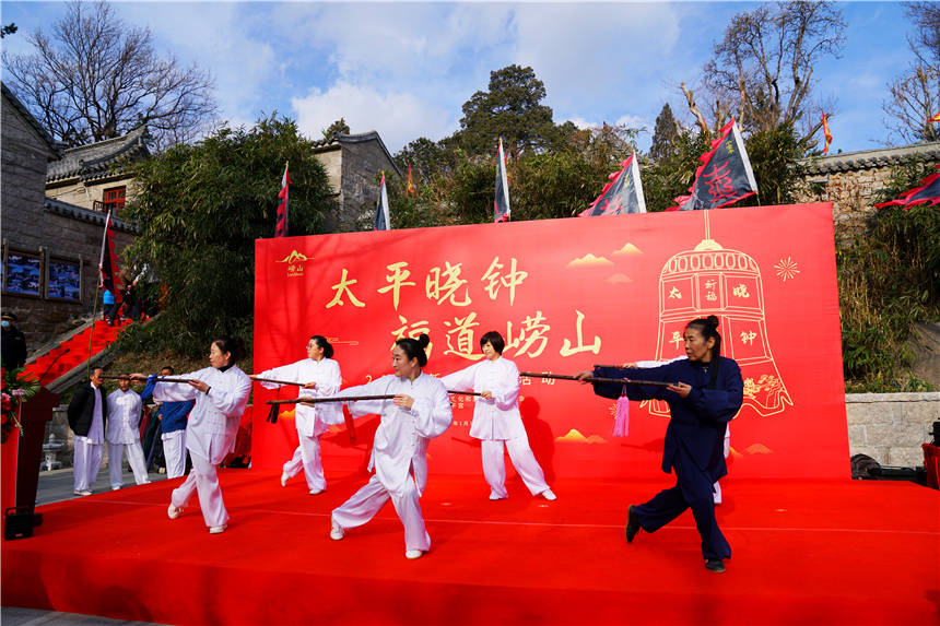 青岛|山东有个浪漫的旅游景点，山海相连十分壮观，青岛人最爱来看日出