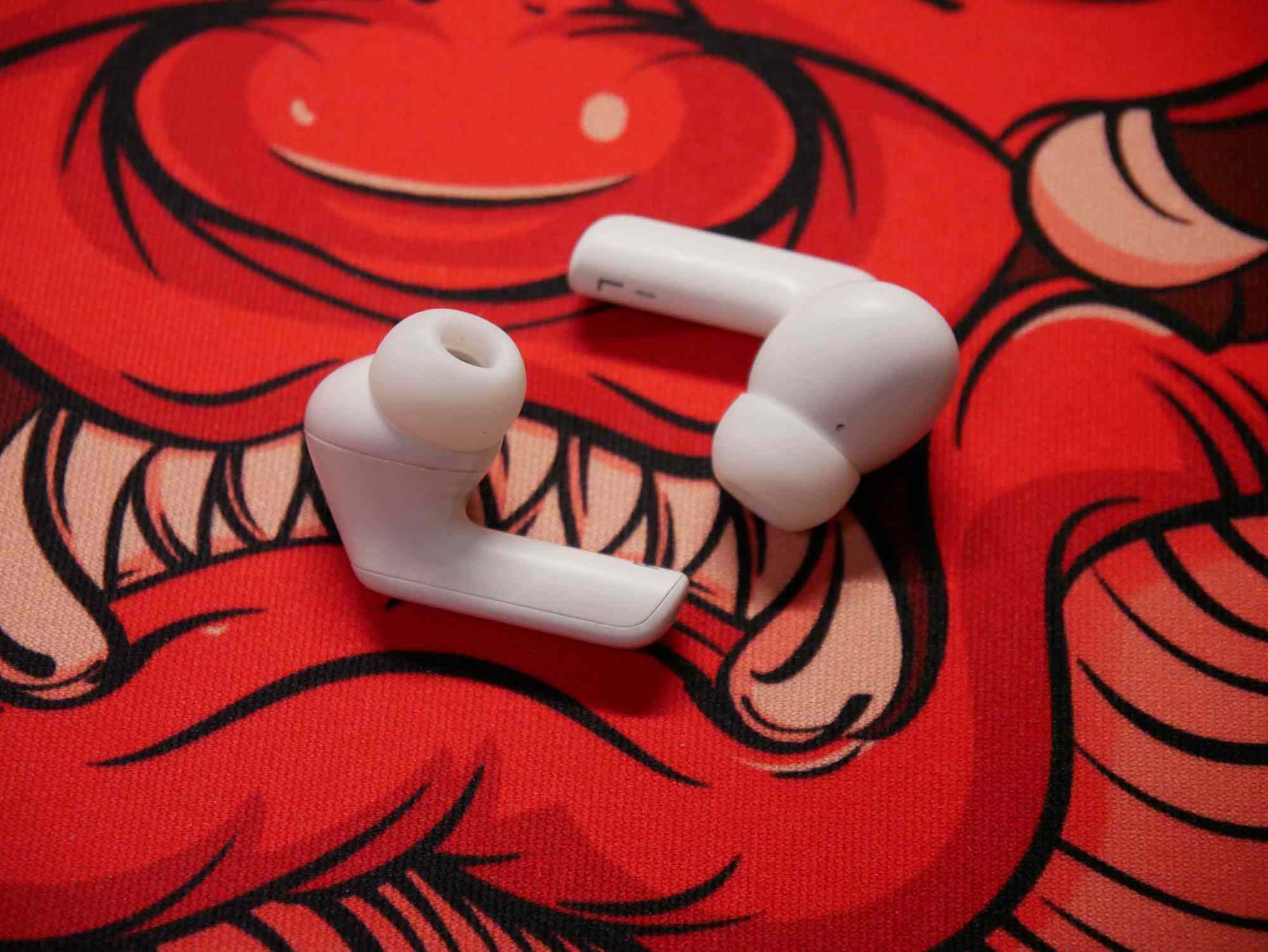 迟到的新耳机hyperx云雀tws真无线蓝牙耳机