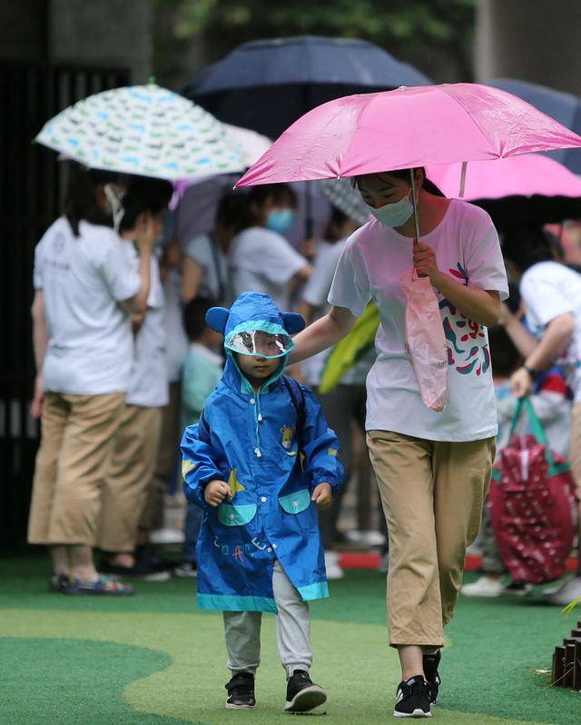 小区|教育部传来2个“好消息”，幼儿园迎来大调整！幸福来得太突然了