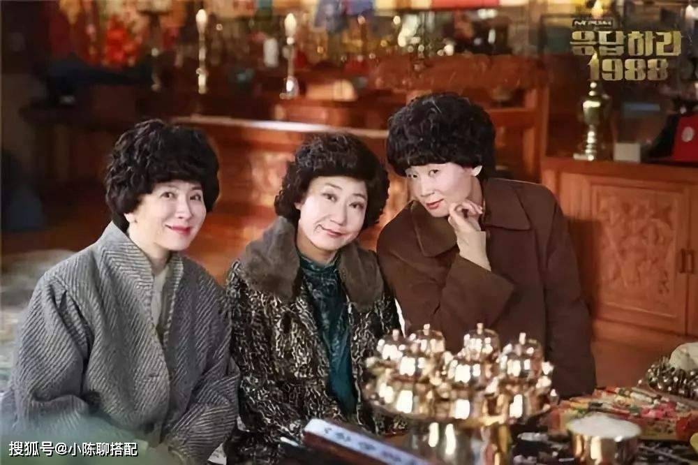 发型45岁以上的女人,别再留羊毛卷黑长直,这3种发型减龄好打理