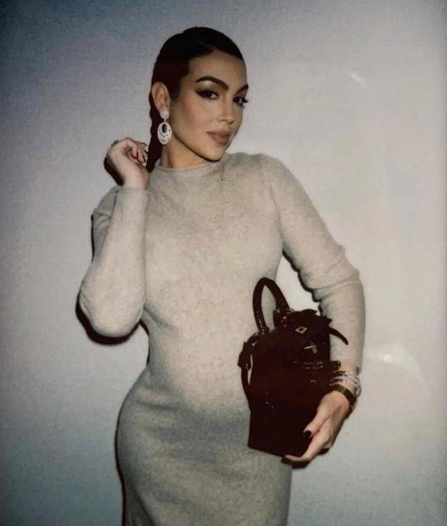 原创c罗迎来37岁生日乔治娜依偎在他身边豪门阔太范儿很强