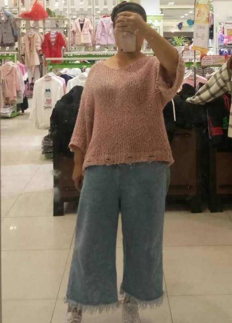 三亚 沈腾一家三亚度假,老婆穿着宽松被嘲:中年妈妈硬是穿成了奶奶辈