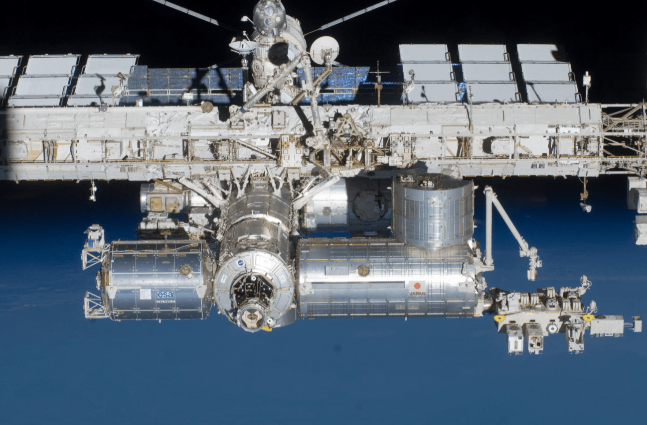 与此前相比,这种"码头"号节点舱进行大幅改进,同"天和"核心舱类似都