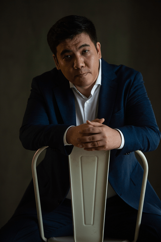 导演:刘昊广州话剧团青年演员.毕业于天津大学.