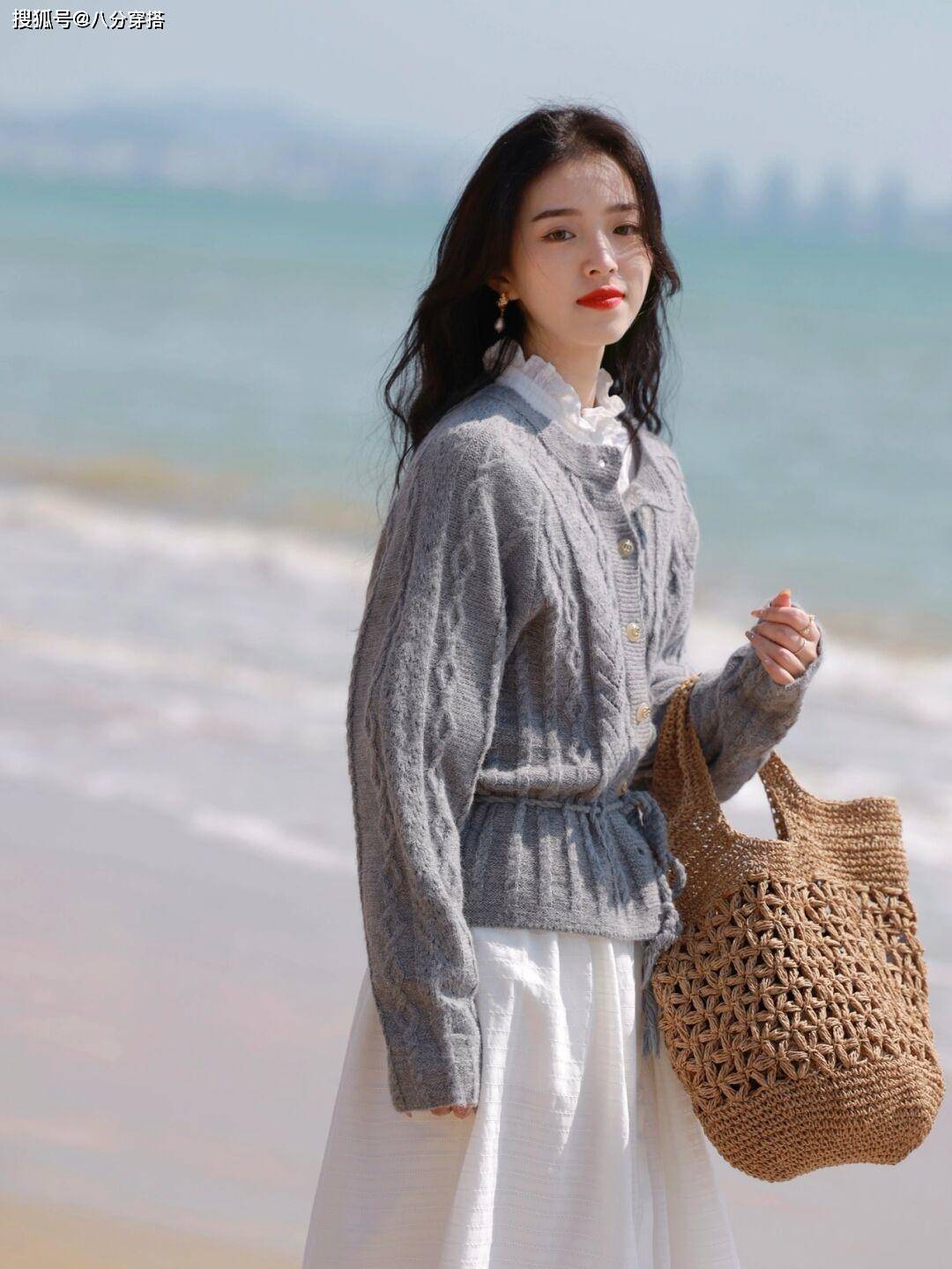 下装 “毛衣”怎么穿高级又洋气？看看这些穿搭造型，柔软舒适又显气质