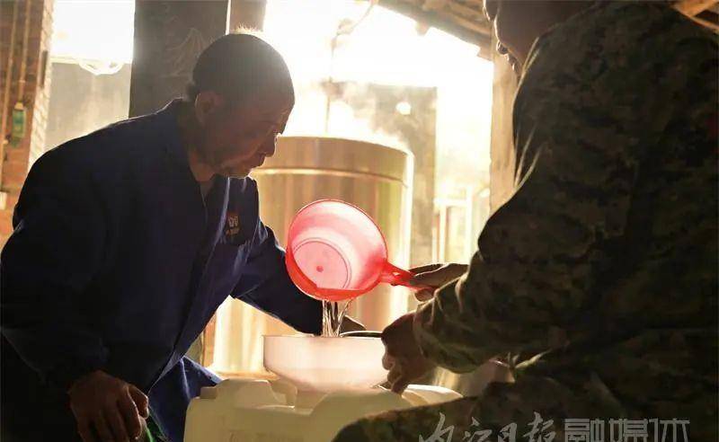 内江|内江“神奇”！民间土酿高粱酒，每年外卖三万斤——