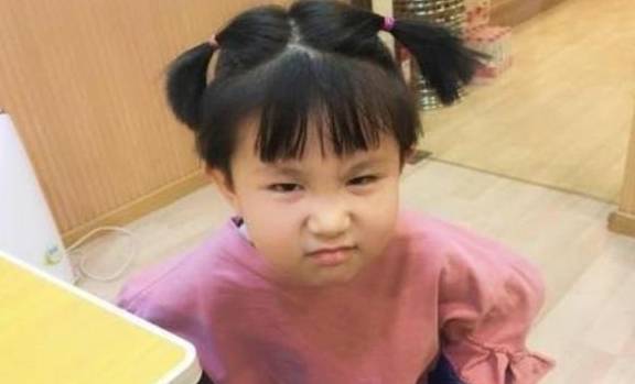 家务3岁宝宝帮妈妈做家务，却损失4万元，当妈的心疼又无可奈何