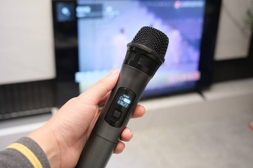 买音响别抠抠搜搜加上麦克风更好用binnifaplay7d试听