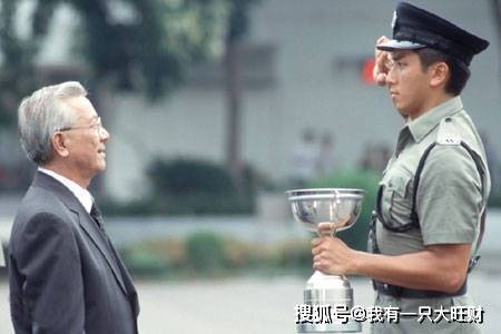 亲哥哥|《学警雄心》钟立文改变了何花的命运,奈何那般相爱终是各自离散