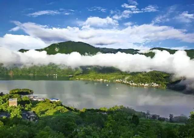 雷波馬湖煙波縹緲綠色馬湖別具一格是明珠