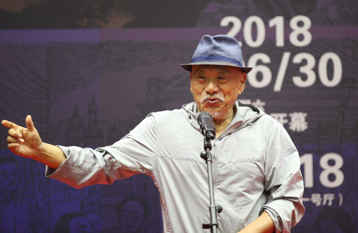 77岁凌峰罕曝近况晚年定居清迈养老与小18岁贺顺顺已断联多年