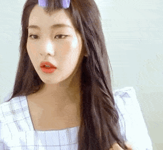 卷发高马尾太常见,女明星都爱上瀑布高马尾,唐嫣李沁扎上减龄又元气