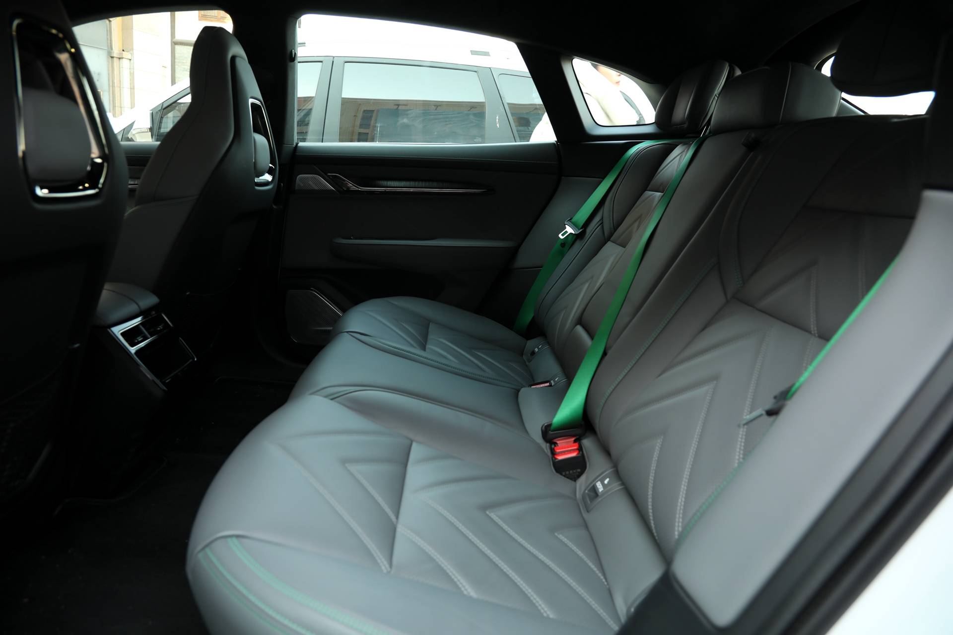 浓浓跨界范儿 实拍极氪001 瑕不掩瑜?