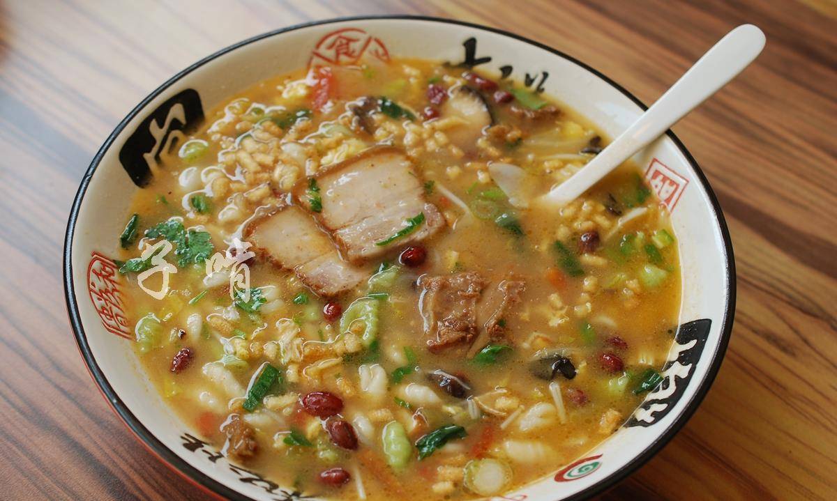 食材|请妹子吃12元麻食有五块大肥肉,不是大鱼大肉都不想吃饭能不胖嘛