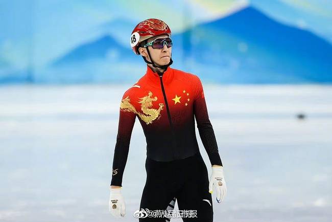 李文龙被意外绊倒 中国5000米接力被判进A组决赛