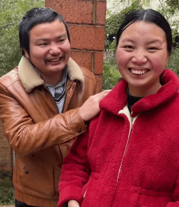 牛爱芳夫妇给网友拜年,透露小春花要生了,网友:要