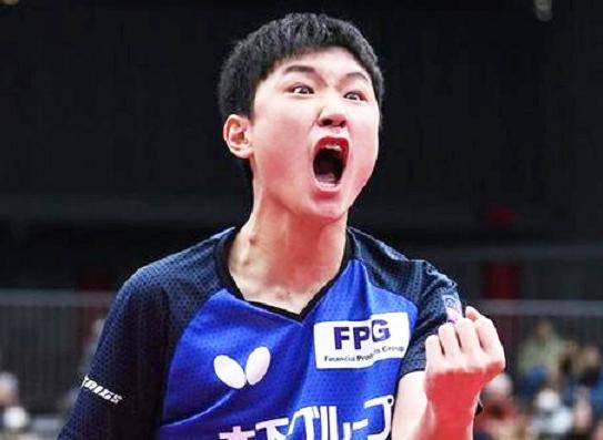 王皓|张本智和11-0零封国乒世界冠军！他赢球绝非冷门，输了才叫爆冷