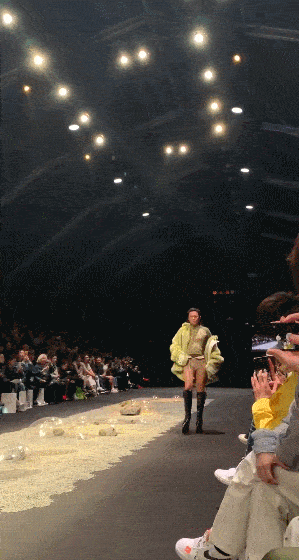 高叉 奚梦瑶了解下？陈志朋穿高叉衣配恨天高，小肚腩明显仍气场全开