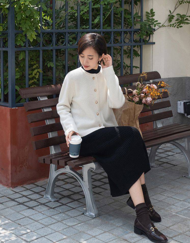 短大衣 这才是40岁女人的开春穿搭模板，不显老也不扮嫩，普通人也可照搬