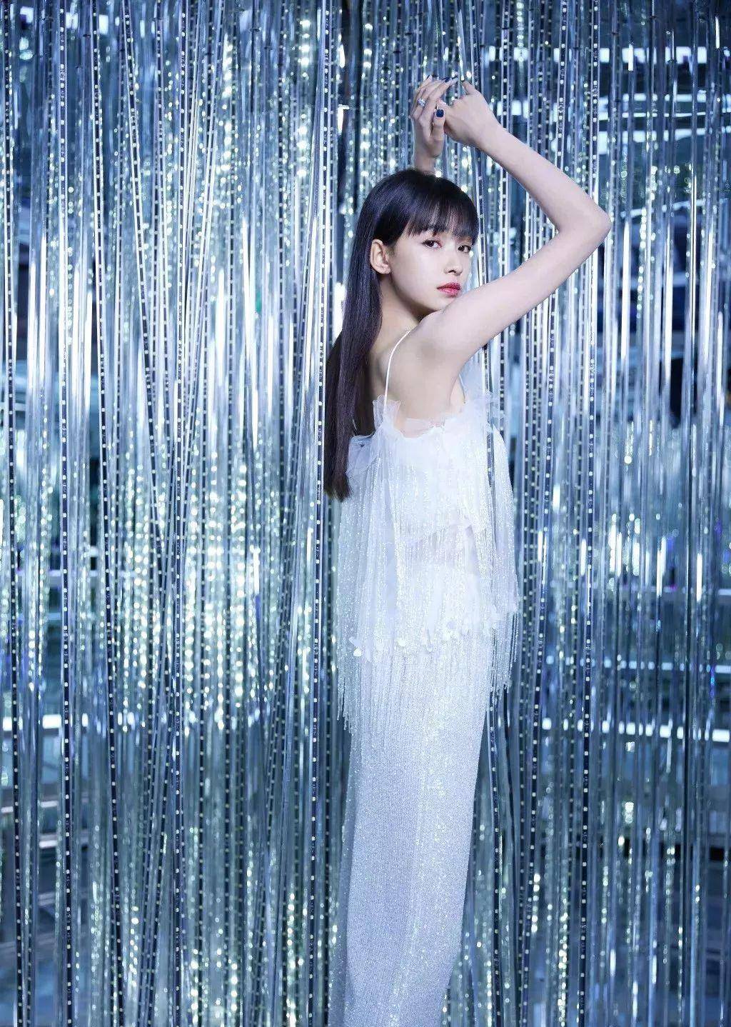 辣妈 孙怡晒两岁女儿也是“长腿精”?但我更关心这位辣妈的状态