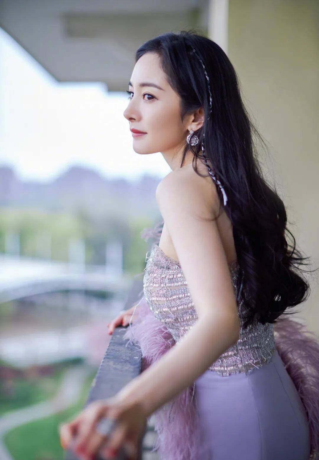 发型好少女！杨幂的新发型也太适合春日踏青了吧