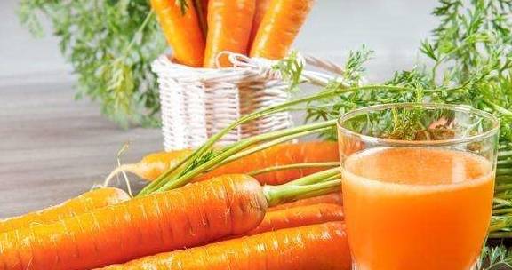 人体女人长斑,显老十岁,甩掉5个行为,常吃6物,皮肤好得不得了