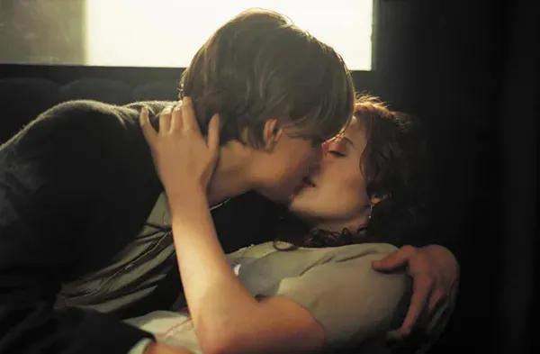 壮汉|这部电影真敢说，好莱坞的俗套设定被吐槽个遍，成龙他都不放过