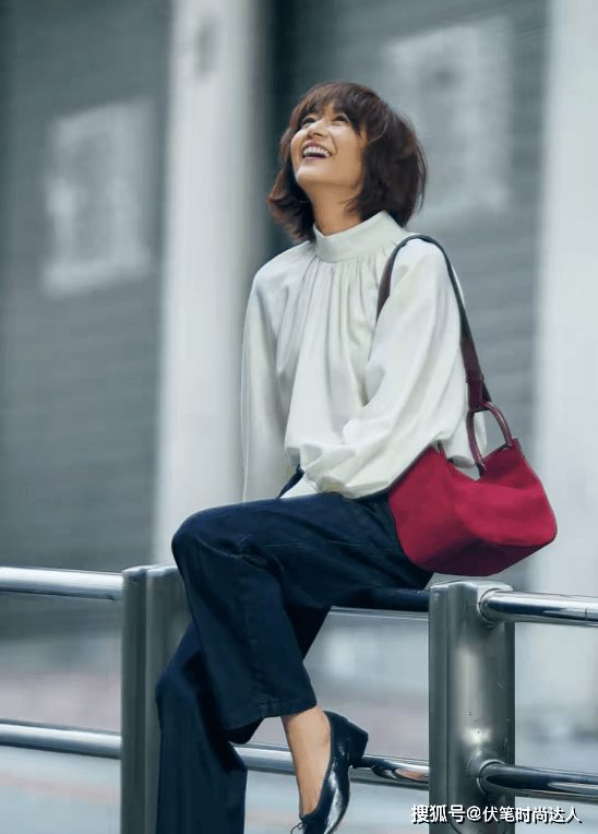 富冈 中年女人别轻易服老！跟富冈佳子学简约搭配，优雅大气特年轻