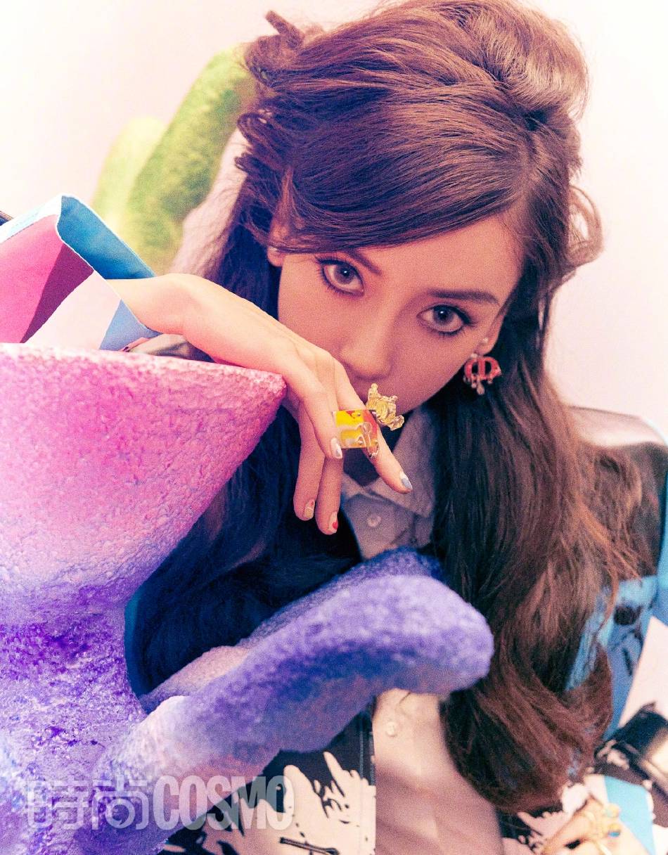 杨颖穿黄色套装搭烟熏妆超美艳!